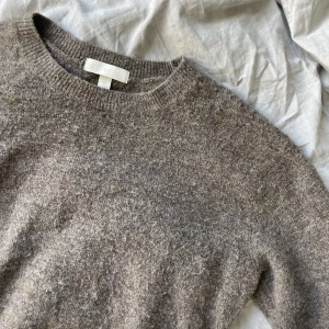 Stickad tröja  - Jättemysig brun stickad tröja!