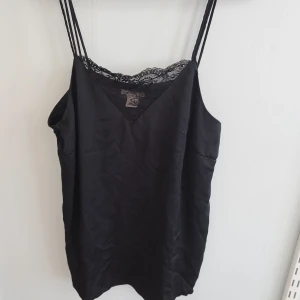 Sommar topp st M - Fin spets topp från HM storlek M. 