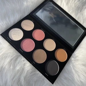 Helt ny Linda Hallberg Infinity palett - Har helt nya och oöppnade Linda Hallberg Infinity paletter! Den på bilden är visningsex.   Nypris på kicks är 499kr Mitt pris är 300kr 