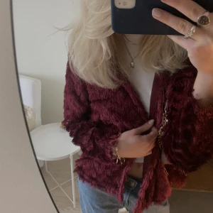 Kofta - Såå fin jacka/ kofta med fransar/ fuskpäls, aldrig använd