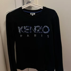 Kenzo tröja strl S - Kenzo tröja i storlek S. Knappt använd så i superfint skick. Pris 300 kr inkl frakt.