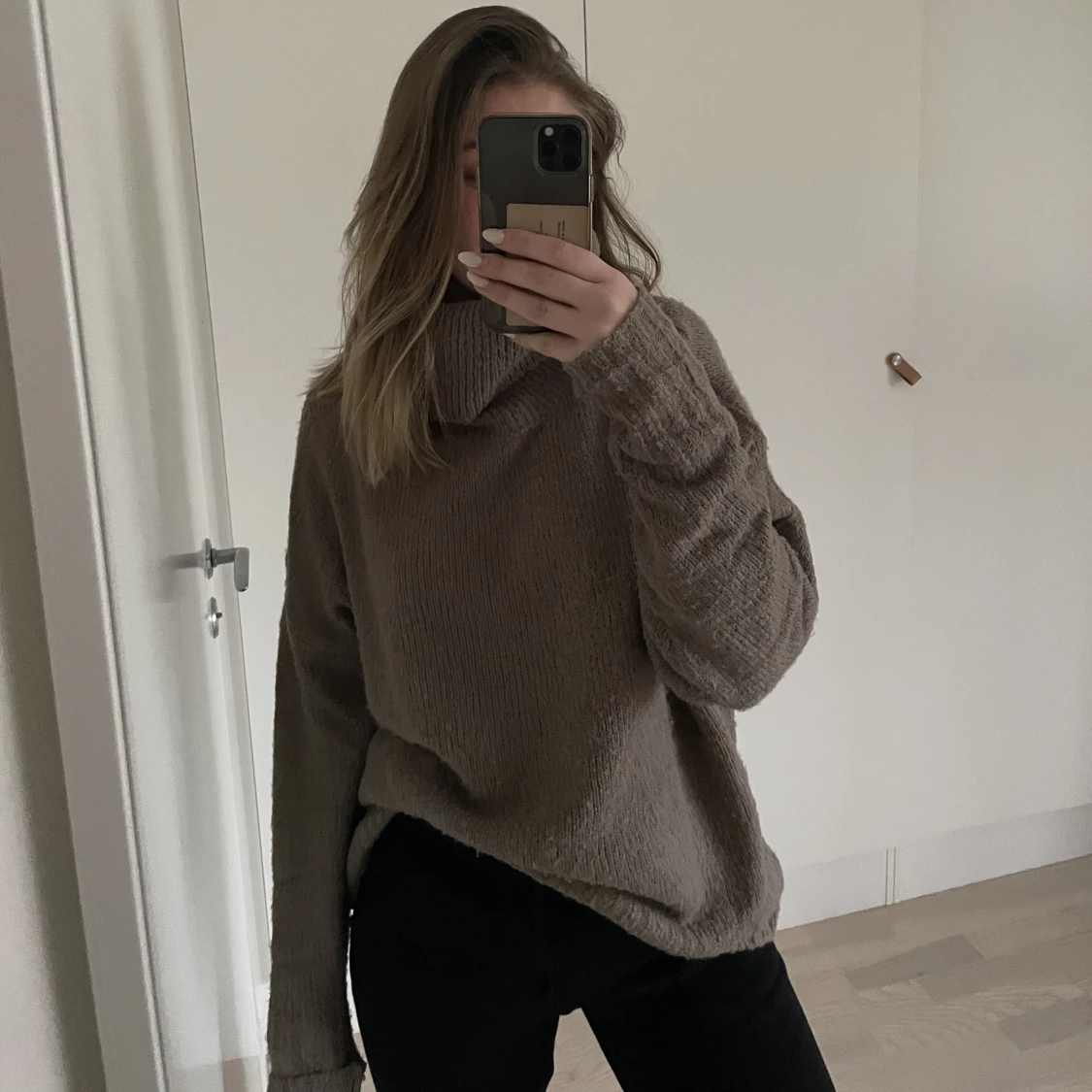 Stickad tröja med polokrage 