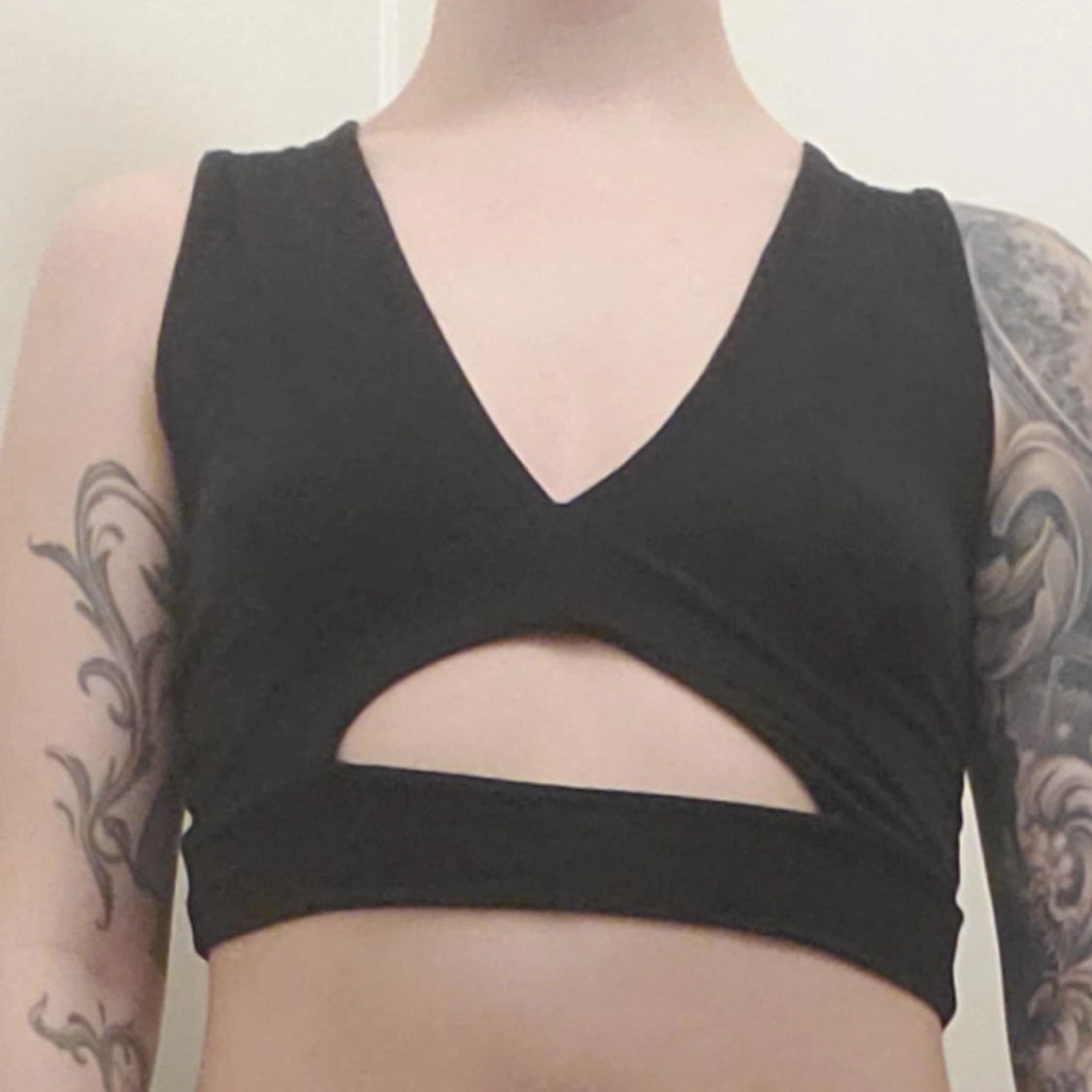 Croptop med cutout  - 90