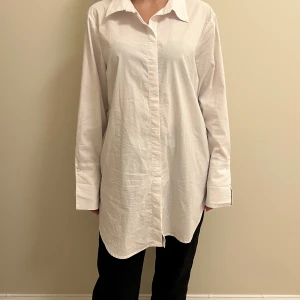 Oversize skjorta  - Oversize skjorta från Gina tricot. Storlek 36. 