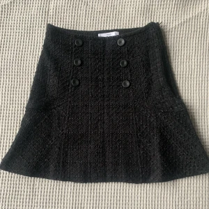 Svart mini kjol - Svart så snygg kjol från magno suit strl. 34/XS. Köparen står för frakten, 60kr❤️‍🔥