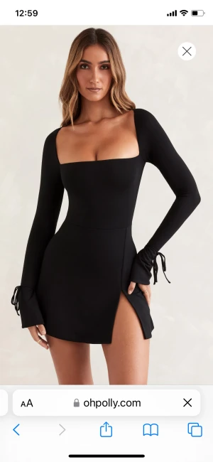 Oh polly  - Oh polly klänning superfin använd en gång i storlek 6. Passar mig som är s/xs.köparen står för frakten.😌