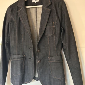 Jeanskavaj - Jeanskavaj i mark denim, fina detaljer