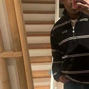 Fleecetröja fårn Polar Skate Co. - Mysig fleece tröja i storlek M