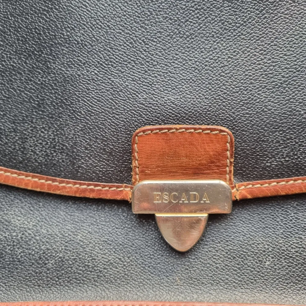 Vintage väska från Escada Ok skick. Väskor.
