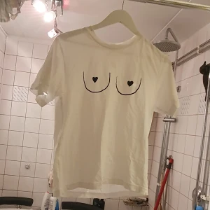 Fin t.shirt - Passar jätte bra till allt och passar xxs_ s 