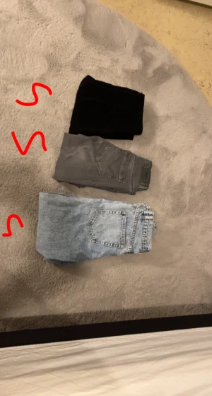 Jeans - Jeans som jag säljer som ett paket.eller så kan man köpa något utav de. Bara att skriva💕