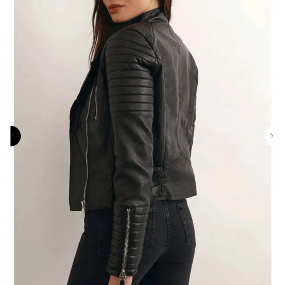 Chiquelles moto jacket black. Originalpris 800 kronor. Knappt använd, är som ny🥰. Jackor.
