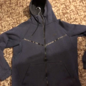 Nike tech flise - Storlek L använder inte den bra skick 