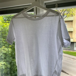 Vit T-shirt  - Vit T-shirt från hm i storlek L😍 frakt 66kr och skriv till mig vid frågor❤️