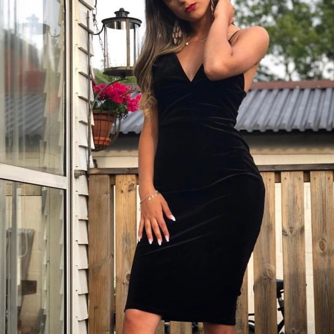 Svart knälång klänning 