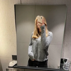 Stickad tröja  - Stickad tröja ifrån Zara i storlek S