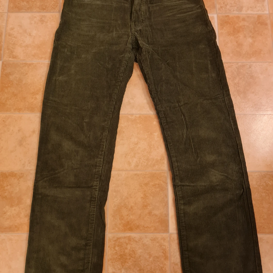 MANCHESTERBYXOR MED LEDIG PASSFORM