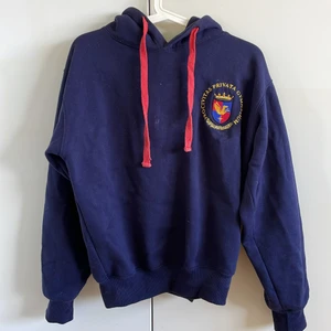 ProCivitas tjocktröja - Merch-tröja från ProCivitas Gymnasium. Stor och mysig med luva. Storlek S men passar XS-M skulle jag säga. Knappt använd.