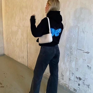 The cool elephant hoodie 💙 - Jättefin hoodie från ”the cool elephant” i modellen viventem. Köpt för 600 kr men säljer för 300💙 inga defekter förutom på högra armen (sista bilden) men det syns inte. Skriv privat för frågor eller fler bilder 🫶🏻