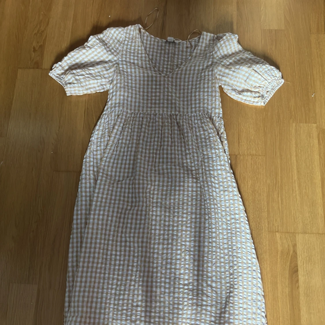 Monki cottagecore klänning 