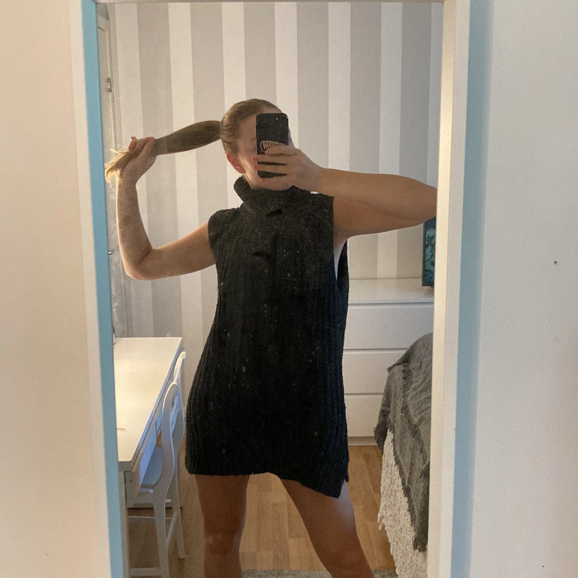 Stickad svart klänning - 90