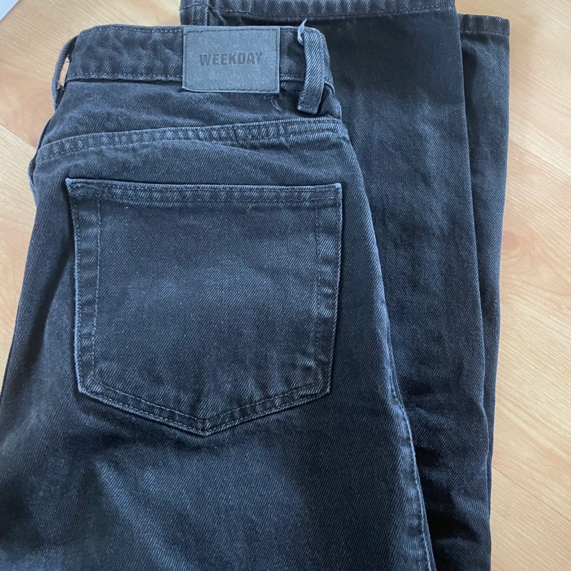 Svarta Weekday Jeans ”Rowe” - 90