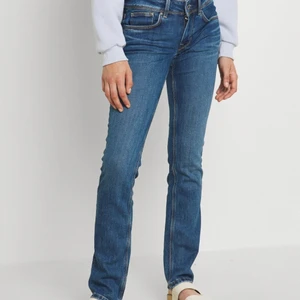 Pepe jeans jeans - Så fina jeans ifrån pepe jeans! Typ aldrig använda. Nypris:999kr, mitt pris 399kr!KÖPAREN står för frakt!