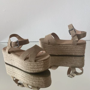 Platåsandal/Espadrillos - Aldrig använda! Beige/sand