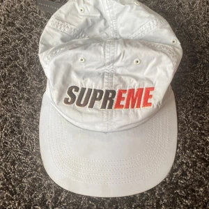 Supreme keps - Köpt i Paris i deras butik 
