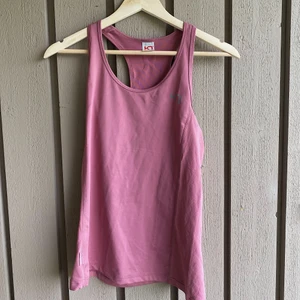 Kari Traa träningslinne strl M - Träningslinne som aldrig kommer till användning, endast använd en gång så väldigt bra skick! 