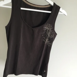 Linne - Brun linne med tryck på, passar till xs-m