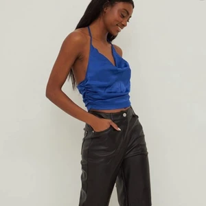 blå topp - perfekta festtoppen!! köpt för 299 på nakd. Kan skicka egna bilder vid intresse