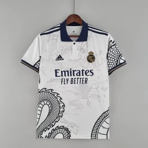 Real madrid 2022/2021 t-shirt. Men - Köpt som present men blev iget av det Composition: 100% Polyester -Predominant Color: White -Style: For Male -Origin: Thailand -Shield: Embroidery -Club: Real Madrid -Sleeve: Short