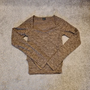 Brun tröja - Söt tröja med slitsar♡