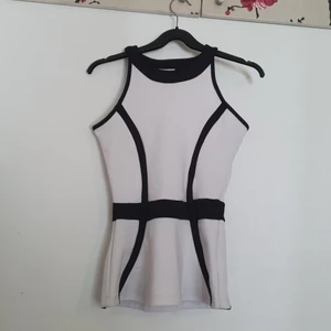 Vitt linne med svarta detaljer Cubus - Använd en gång