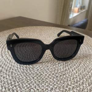 Säljer ett par jätte fina solglasögon i modellen 008! 