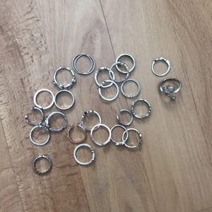 ringar - säljer resten av ringarna ❤️❤️ 1 för 5 inkl frakt (13kr)