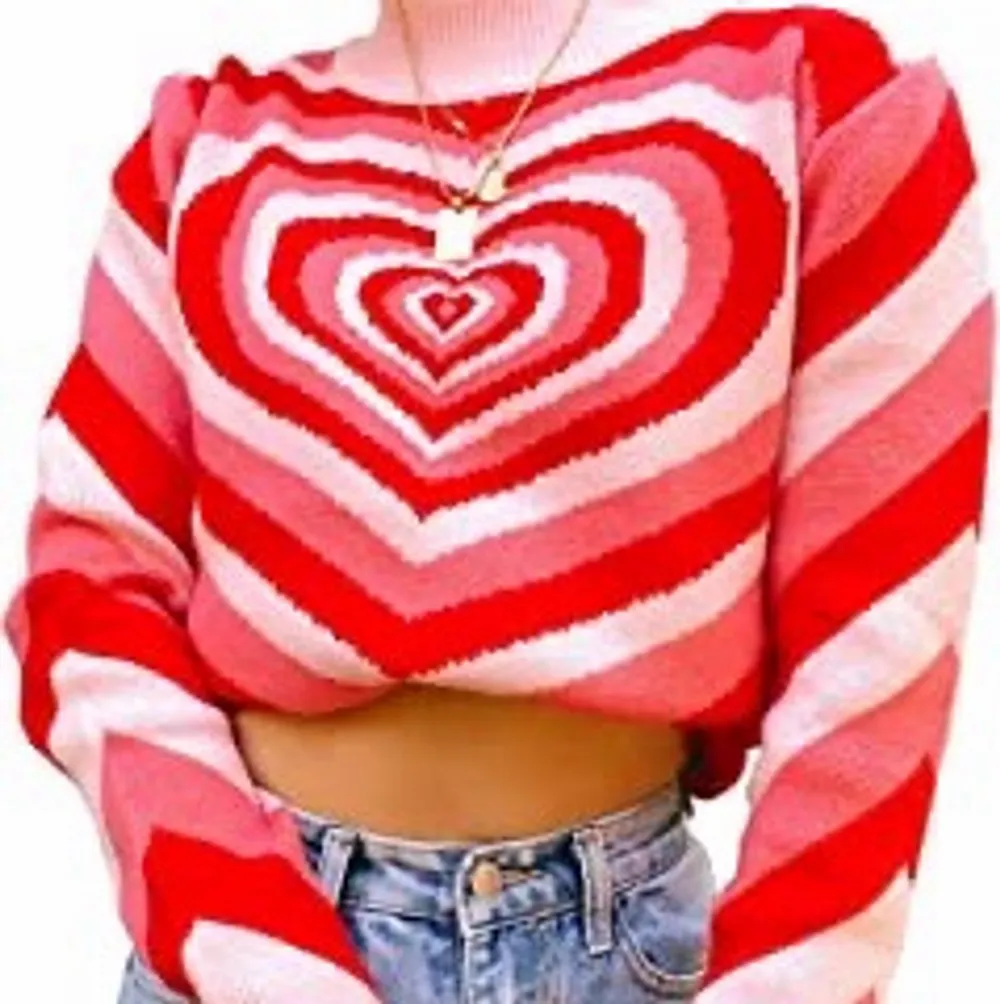 rosa/röd heartwave sweater från cider i fint skick, endast använd ca 2 ggr. 💗frakt tillkommer men priset kan diskuteras vid snabb affär. den passar S/M & köptes för ca 300-400kr🦋. Stickat.