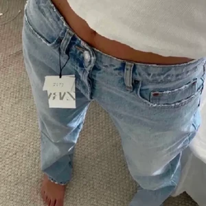 Zara jeans - Supersnygga mid waist zara jeans i väldigt bra skick. Köparen står för frakten!