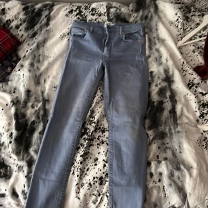 Utsvängda jeans - Ett par jeans från lager157, används inte längre. Jag som har 146/152 ”passar” i strl 160 så liten för storleken. Köparen står för frakten