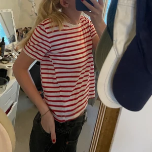 Zara tröja❤️‍🔥 - Säljer denna coola t shirt från zara som tyvärr inte kommer till nån användning💥Perfekt passform!! Frakt tillkommer