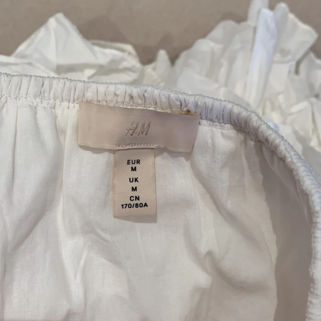 Vit volang kjol från H&M  - 90