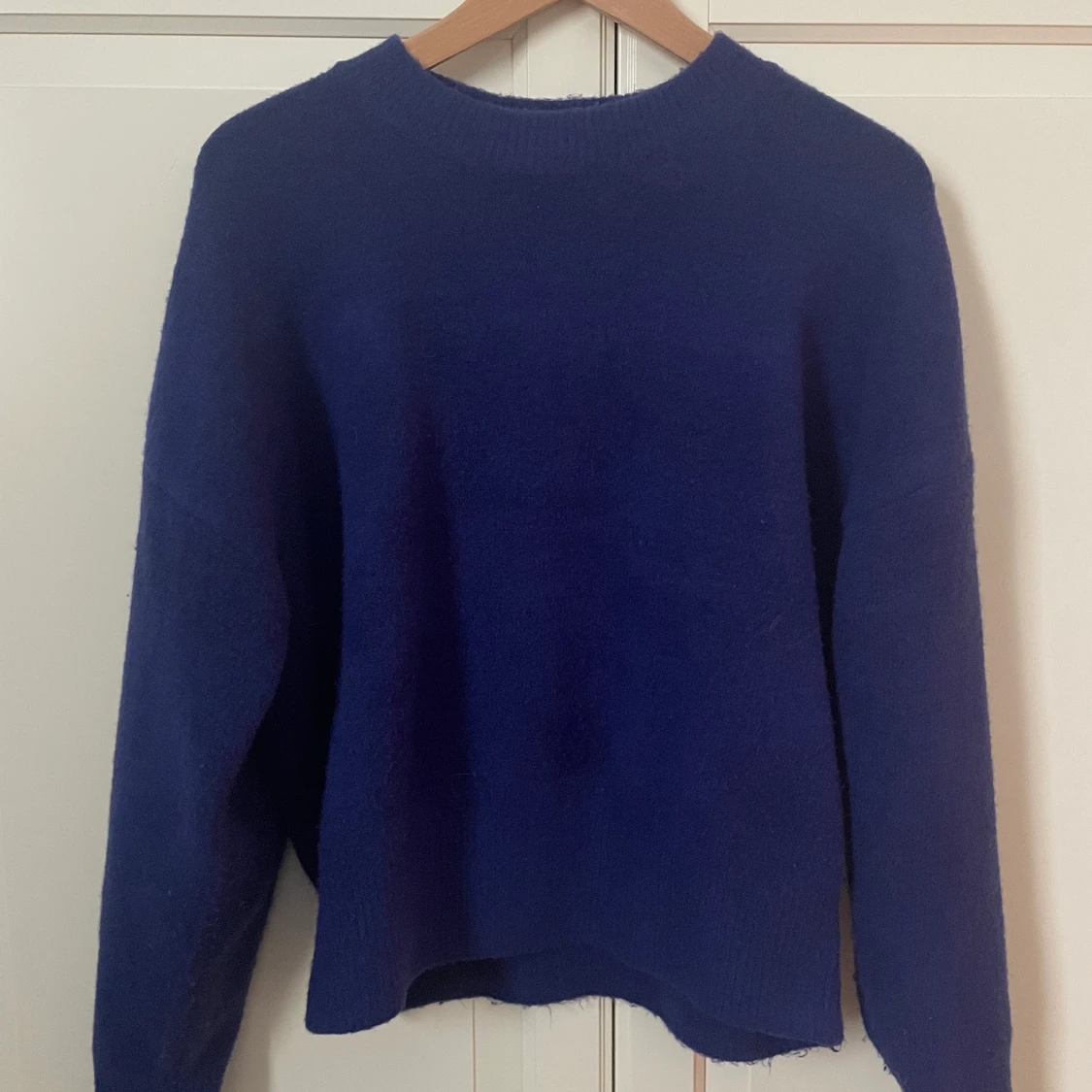 Blå stickad tröja - 90
