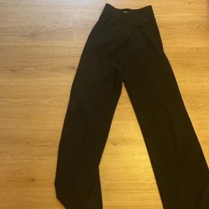 Kostym byxor  - Snygga kostym byxor, utsvängda 