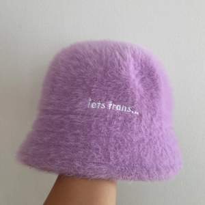 Fluffy light purple bucket hat 