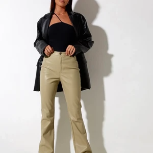 Motel rocks byxor  - Aldrig använda pågrund av för liten storlek.  Storlek: M (men skulle säga att det är mer som en S) Nypris: 617kr Mitt pris: 200kr + frakt 