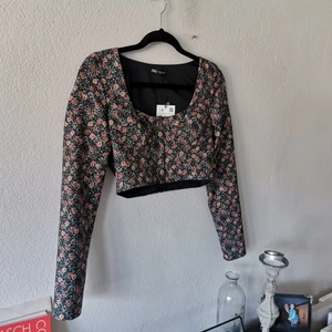 Blusar från Zara  - Säljer dessa tillsammans för 100kr eller 1 för 50kr/st. Strl S & M, passar mig som har strl S/M 