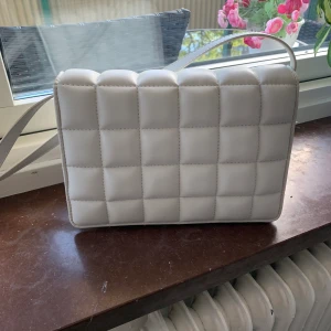 Väska - Quiltad väska i nyskick🫶🏼🫶🏼🌸