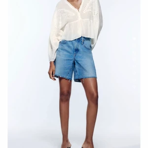 Zara blus - Fin blus från zara, i nyskick. Helt slutsåld!