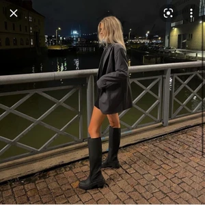 Populära zara stövlar  - Populära zara stövlar i storlek 36, passar även 37. Nyskick. 